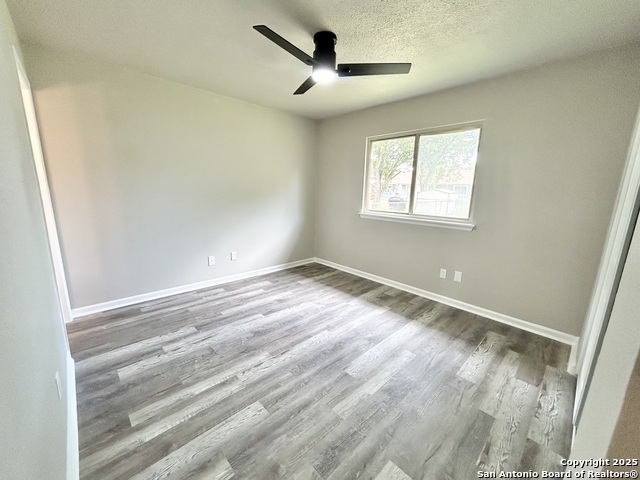 Image 18 of 24 For 5943 Cliffmore