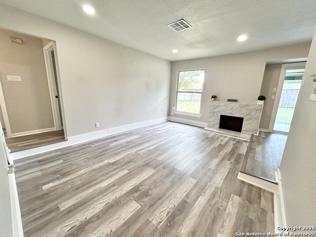 Image 4 of 24 For 5943 Cliffmore