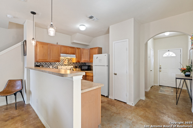 Image 4 of 25 For 7807 Kingsbury Wood