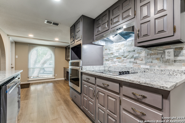 Image 13 of 25 For 10215 Charter Ridge