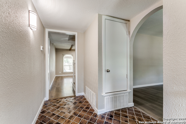 Image 4 of 25 For 10215 Charter Ridge