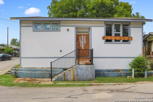Details for 2402 Martin St W, San Antonio, TX 78207