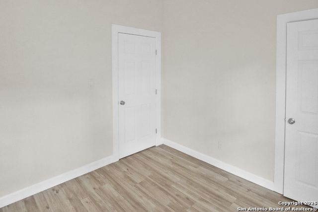 Image 11 of 15 For 2402 Martin St W