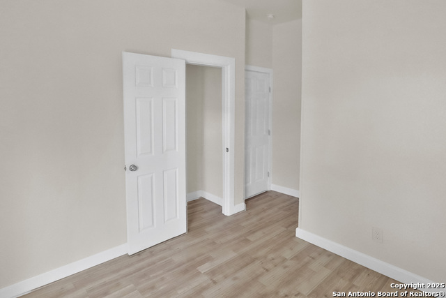 Image 13 of 15 For 2402 Martin St W