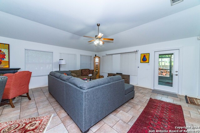 Image 12 of 23 For 10 Oakwell Farms Pkwy