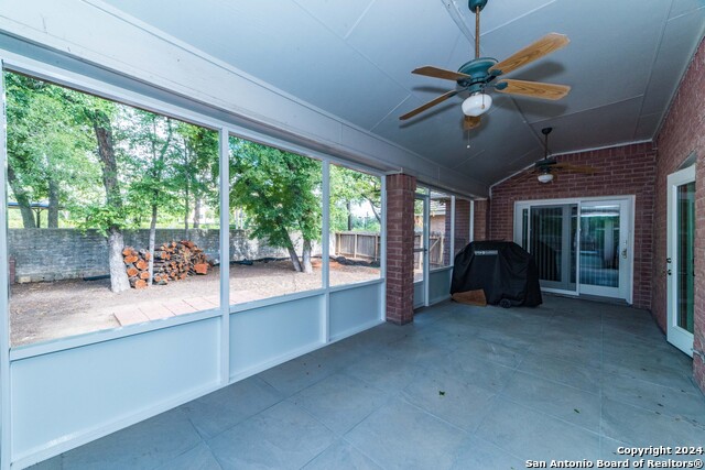 Image 21 of 23 For 10 Oakwell Farms Pkwy