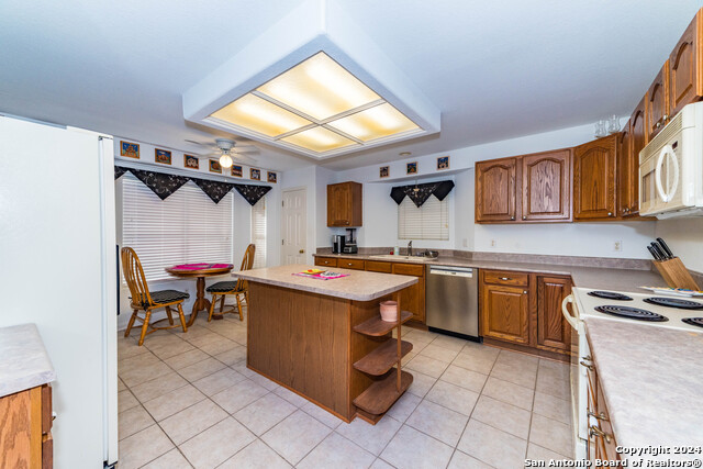 Image 5 of 23 For 10 Oakwell Farms Pkwy