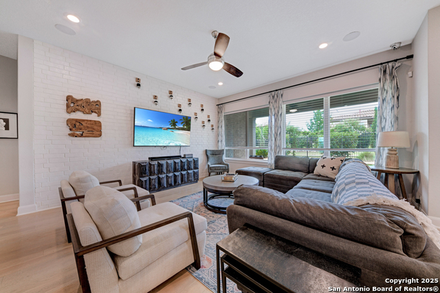 Listing photo id 12 for 23003 Grande Vista