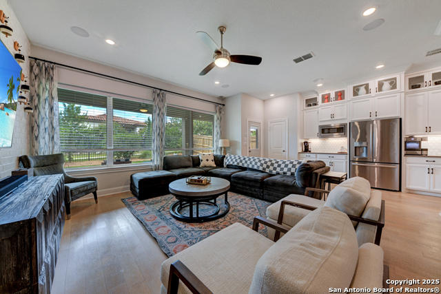 Listing photo id 13 for 23003 Grande Vista