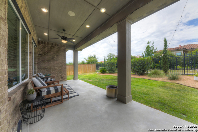 Listing photo id 32 for 23003 Grande Vista
