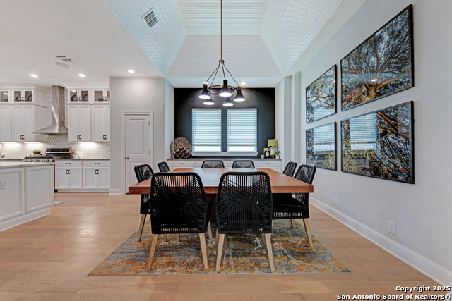 Listing photo id 5 for 23003 Grande Vista