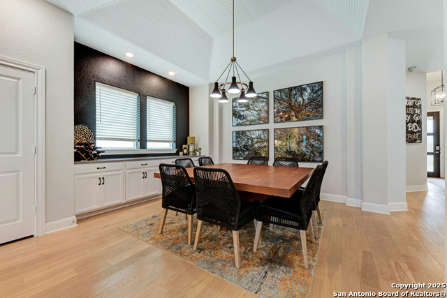Listing photo id 6 for 23003 Grande Vista