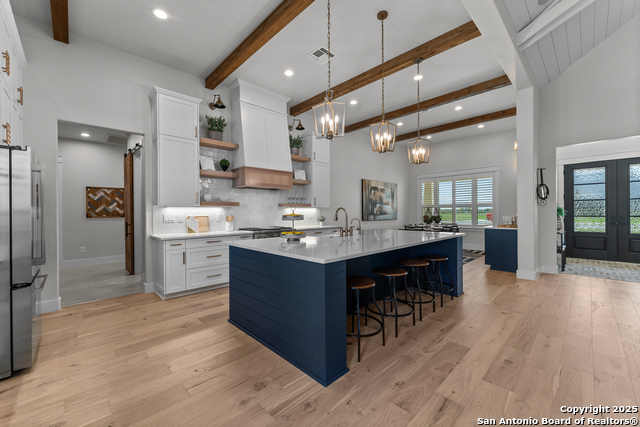 Listing photo id 11 for 303 Century Oaks
