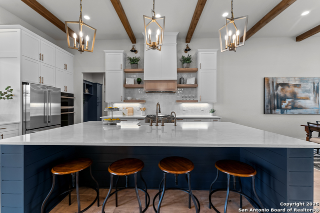 Listing photo id 12 for 303 Century Oaks