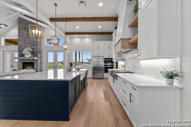 Listing photo id 14 for 303 Century Oaks