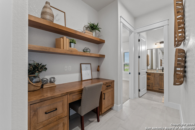 Listing photo id 20 for 303 Century Oaks
