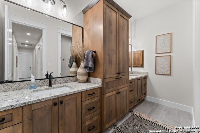 Listing photo id 21 for 303 Century Oaks