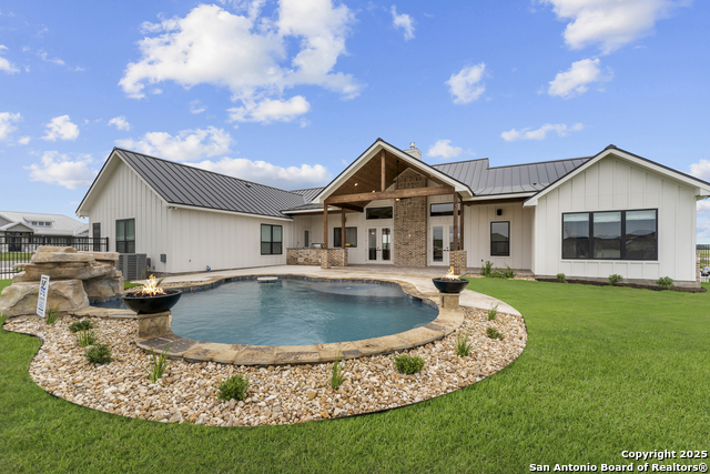 Listing photo id 22 for 303 Century Oaks