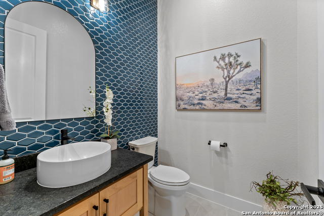 Listing photo id 4 for 303 Century Oaks