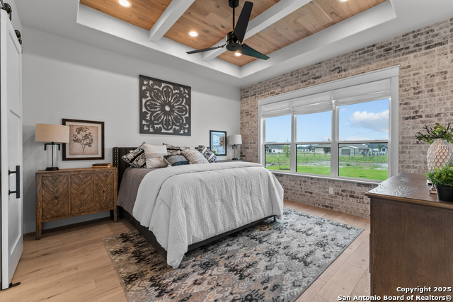 Listing photo id 5 for 303 Century Oaks