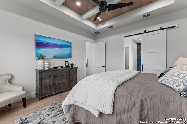 Listing photo id 6 for 303 Century Oaks
