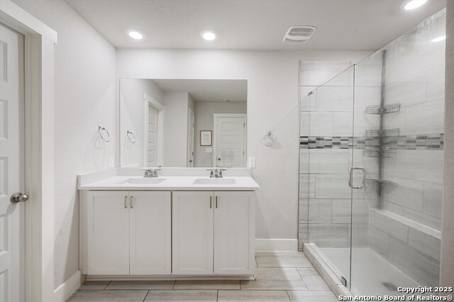 Image 21 of 29 For 16011 Babcock