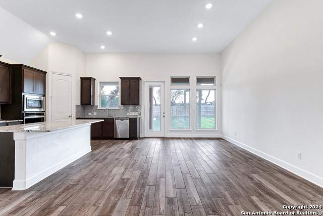 Image 10 of 40 For 8626 Glass Gem Dr