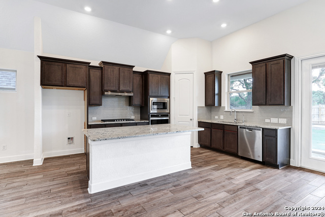 Image 12 of 40 For 8626 Glass Gem Dr