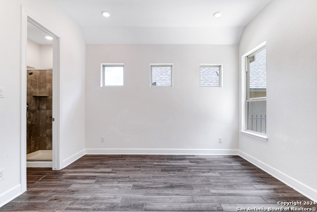 Image 21 of 40 For 8626 Glass Gem Dr