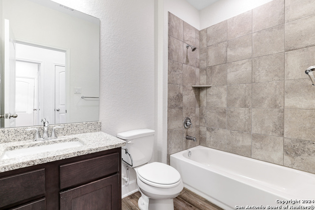 Image 25 of 40 For 8626 Glass Gem Dr