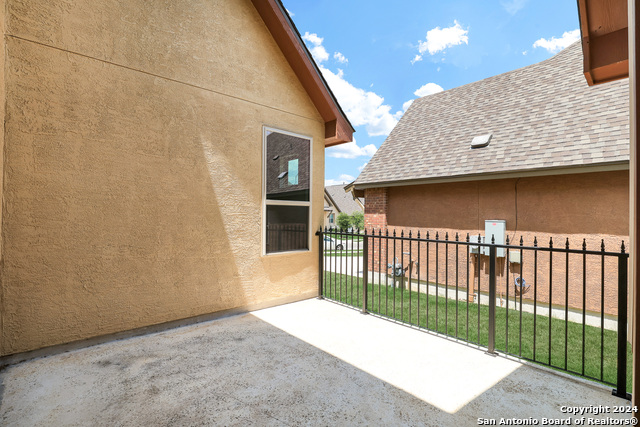 Image 27 of 40 For 8626 Glass Gem Dr