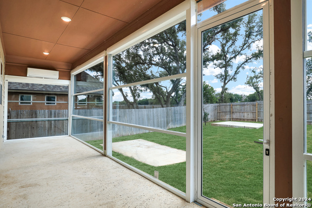 Image 28 of 40 For 8626 Glass Gem Dr