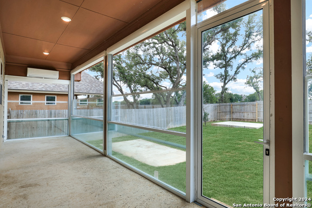 Image 29 of 40 For 8626 Glass Gem Dr