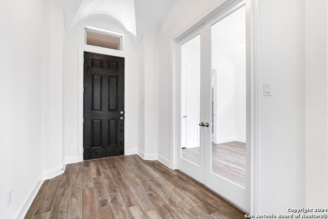Image 3 of 40 For 8626 Glass Gem Dr