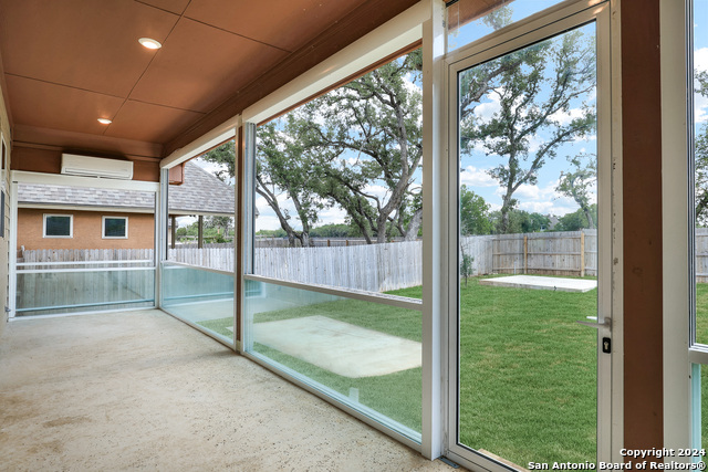 Image 30 of 40 For 8626 Glass Gem Dr