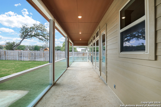 Image 31 of 40 For 8626 Glass Gem Dr