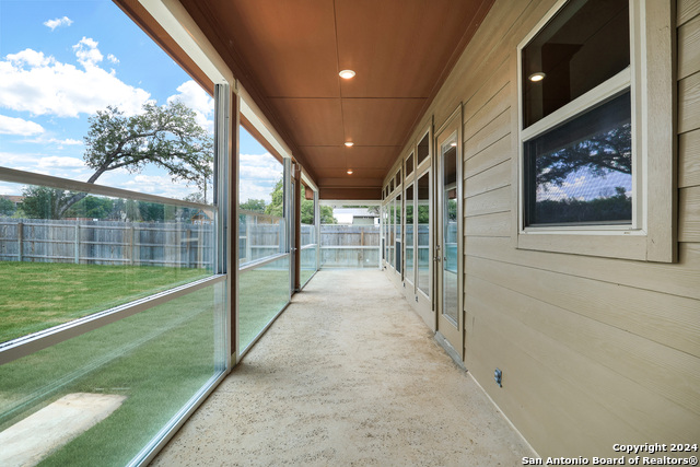 Image 32 of 40 For 8626 Glass Gem Dr