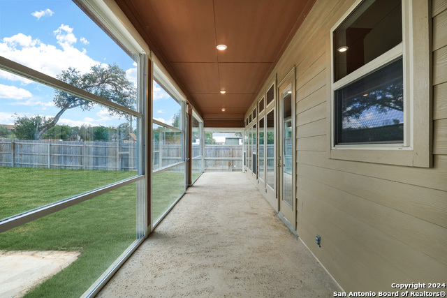 Image 33 of 40 For 8626 Glass Gem Dr