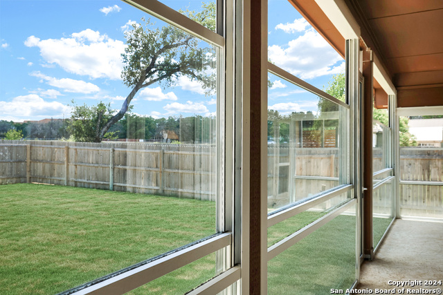 Image 34 of 40 For 8626 Glass Gem Dr