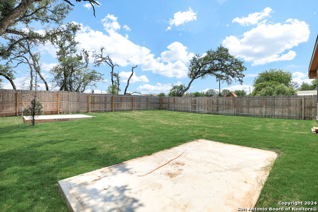 Image 37 of 40 For 8626 Glass Gem Dr