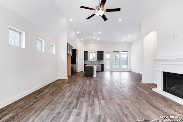 Image 6 of 40 For 8626 Glass Gem Dr
