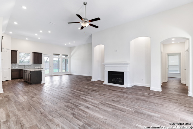 Image 9 of 40 For 8626 Glass Gem Dr