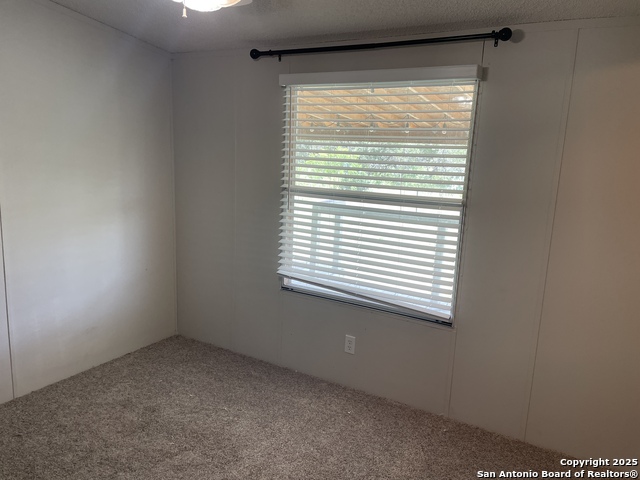 Listing photo id 12 for 233 County Road 340