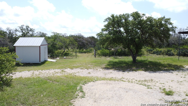 Listing photo id 17 for 233 County Road 340