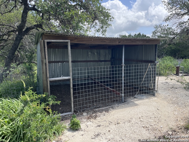 Listing photo id 26 for 233 County Road 340