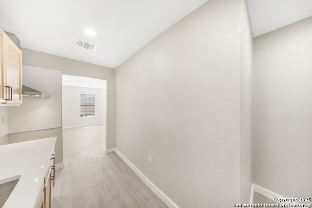 Listing photo id 9 for 447 Alice Fay