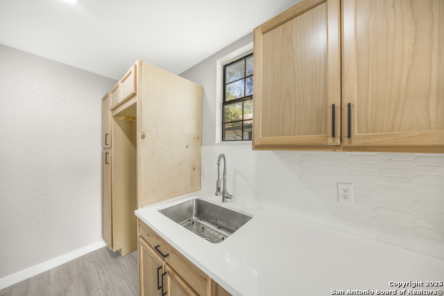 Listing photo id 11 for 447 Alice Fay