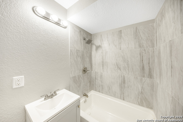 Listing photo id 17 for 447 Alice Fay