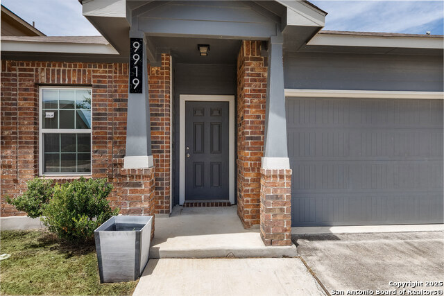 Image 4 of 34 For 9919 Belmore Cove