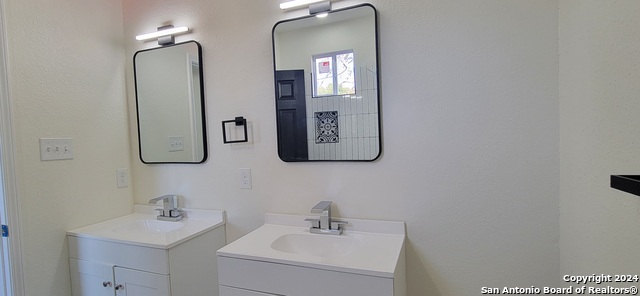 Listing photo id 10 for 338 42nd Sw
